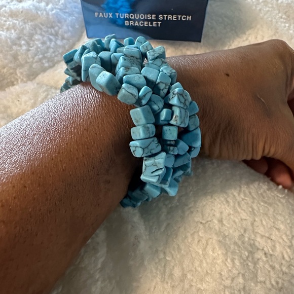 Avon Jewelry - Avon vintage Turquoise Stone Stretch Bracelet